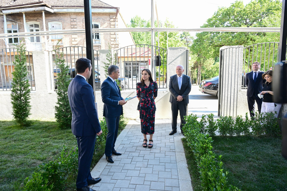 Leyla Əliyeva Şəki Şəhər İncəsənət Məktəbində olub<font color=red> - FOTOLAR</font>