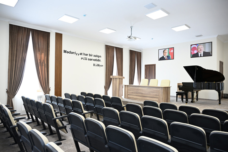 Leyla Əliyeva Şəki Şəhər İncəsənət Məktəbində olub<font color=red> - FOTOLAR</font>