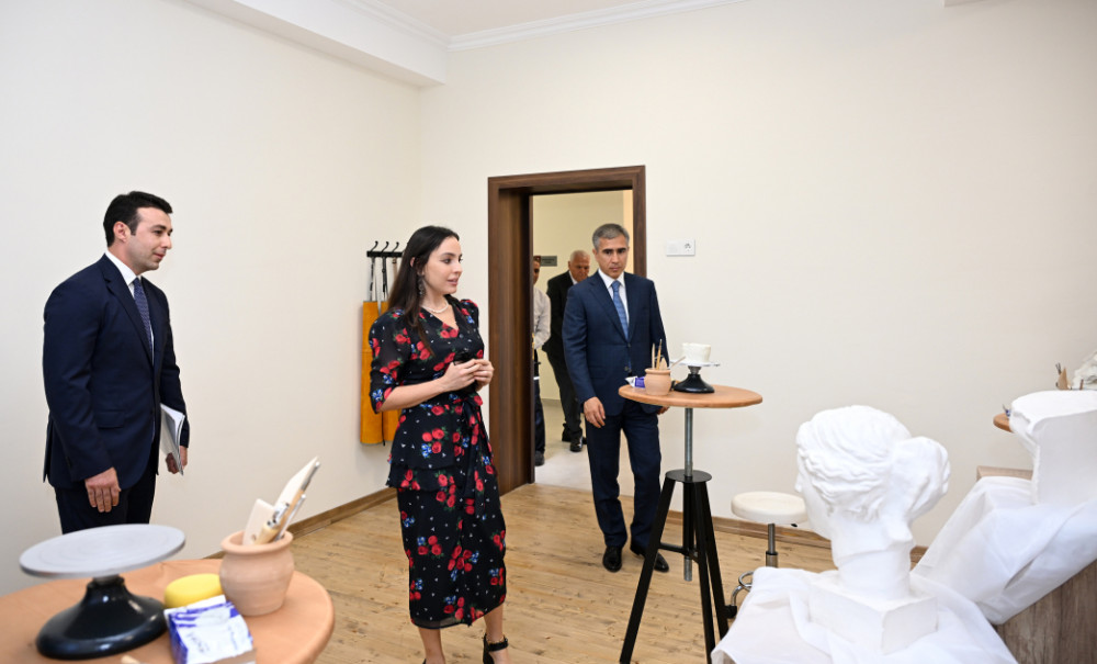 Leyla Əliyeva Şəki Şəhər İncəsənət Məktəbində olub<font color=red> - FOTOLAR</font>