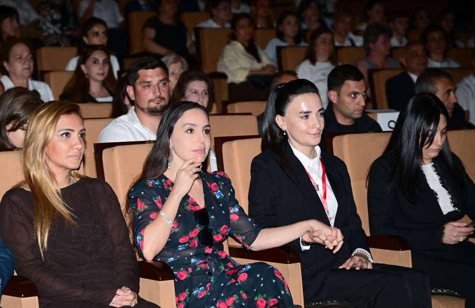 Leyla Əliyeva “Onlardan biri: Emil” adlı anım tədbirində iştirak edib<font color=red> - FOTOLAR</font>