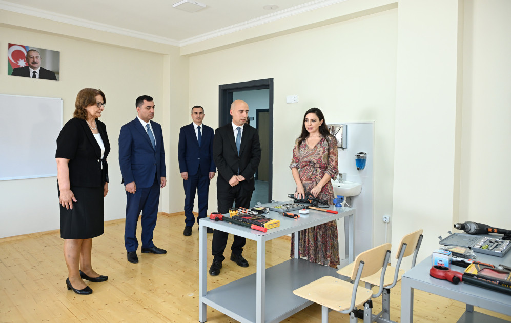 Leyla Əliyeva Yevlaxda məktəb binasının açılışında iştirak edib<font color=red> - FOTOLAR</font>