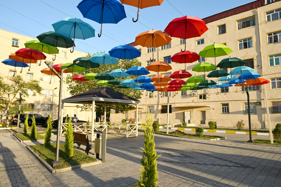 Yevlaxda abadlaşdırılmış məhəllə Leyla Əliyevanın iştirakı ilə sakinlərin istifadəsinə verilib<font color=red> - FOTOLAR</font>