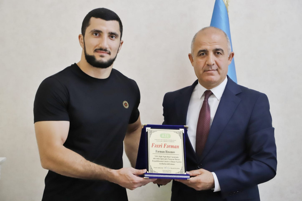 Məcid Seyidov "UFC Fight Night Baku" turnirinin qalibi olan idmançı Fərman Həsənovu qəbul edib <font color=red> - FOTOLAR</font>