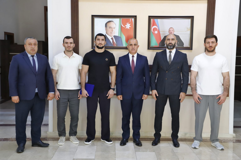 Məcid Seyidov "UFC Fight Night Baku" turnirinin qalibi olan idmançı Fərman Həsənovu qəbul edib <font color=red> - FOTOLAR</font>