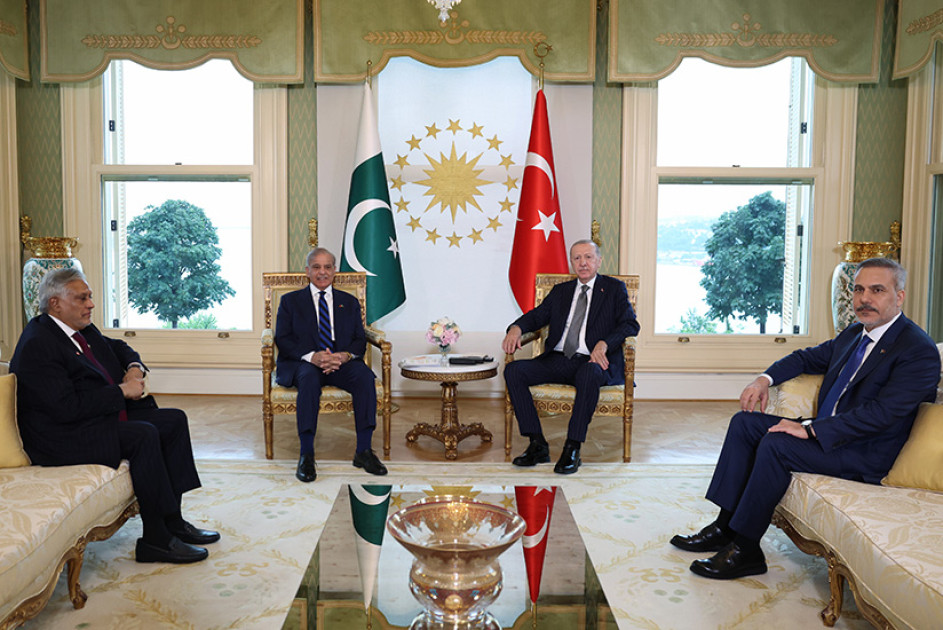 Şahbaz Şərif sülh razılaşmalarından regionun rifahı naminə istifadə etməyə çağırıb<font color=red> - FOTOLAR</font>