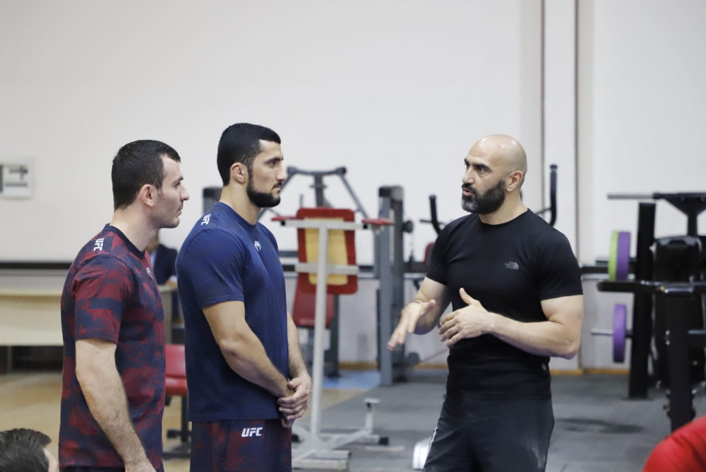 UFC döyüşçüsü Fərman Həsənov Naxçıvanda idmançılar üçün ustad dərsi keçib<font color=red> - FOTOLAR</font>