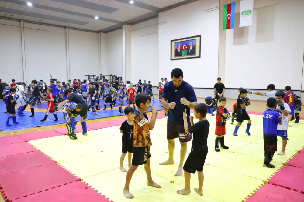 UFC döyüşçüsü Fərman Həsənov Naxçıvanda idmançılar üçün ustad dərsi keçib<font color=red> - FOTOLAR</font>