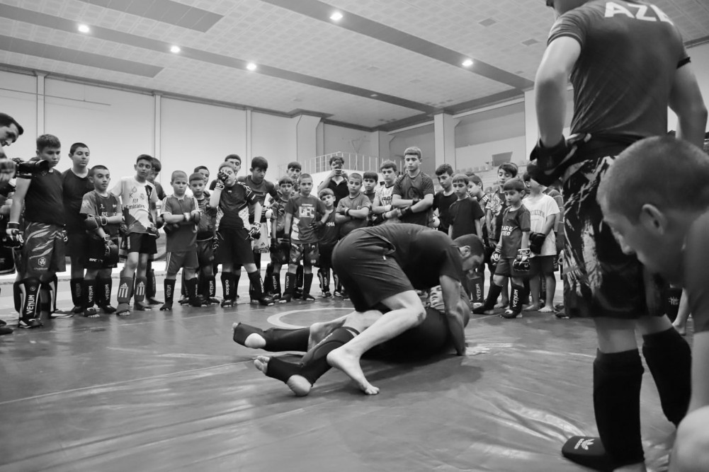 UFC döyüşçüsü Fərman Həsənov Naxçıvanda idmançılar üçün ustad dərsi keçib<font color=red> - FOTOLAR</font>