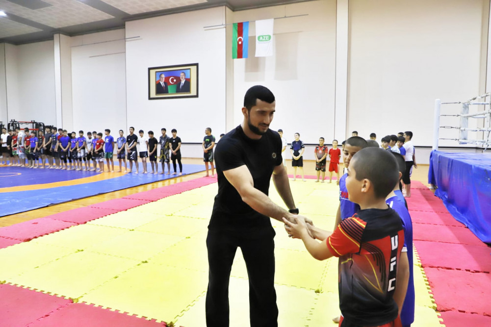 UFC döyüşçüsü Fərman Həsənov Naxçıvanda idmançılar üçün ustad dərsi keçib<font color=red> - FOTOLAR</font>
