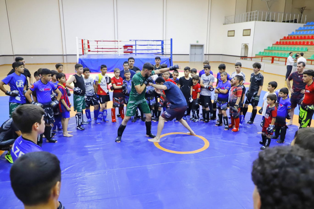 UFC döyüşçüsü Fərman Həsənov Naxçıvanda idmançılar üçün ustad dərsi keçib<font color=red> - FOTOLAR</font>