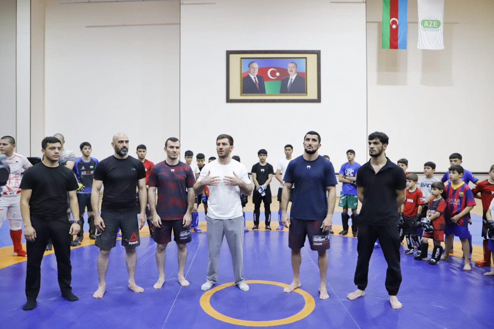 UFC döyüşçüsü Fərman Həsənov Naxçıvanda idmançılar üçün ustad dərsi keçib<font color=red> - FOTOLAR</font>