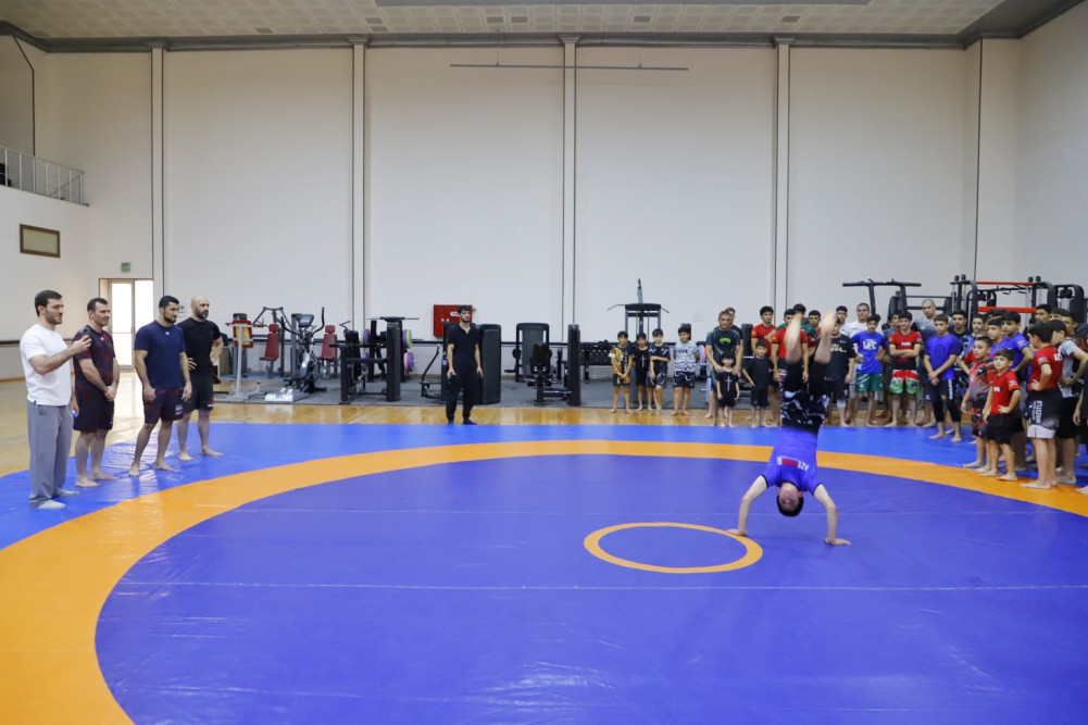 UFC döyüşçüsü Fərman Həsənov Naxçıvanda idmançılar üçün ustad dərsi keçib<font color=red> - FOTOLAR</font>