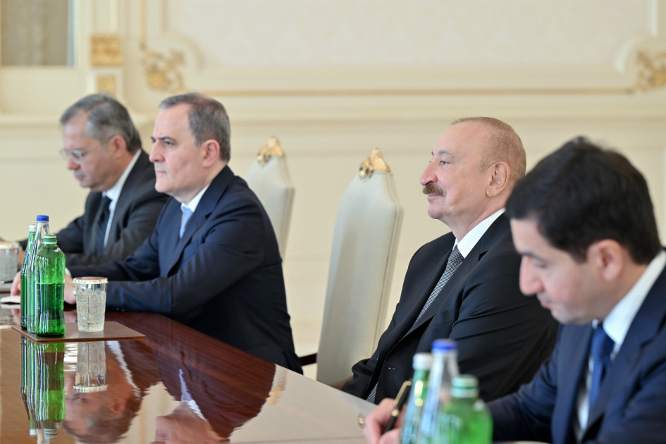 Prezident İlham Əliyev ABŞ Senatının Xarici Əlaqələr Komitəsinin üzvünü qəbul edib<font color=red> - FOTOLAR</font>