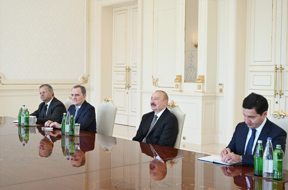 Prezident İlham Əliyev ABŞ Senatının Xarici Əlaqələr Komitəsinin üzvünü qəbul edib<font color=red> - FOTOLAR</font>