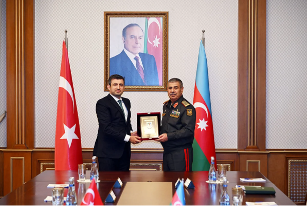 Zakir Həsənov Selçuk Bayraktarı qəbul edib<font color=red> - FOTOLAR</font>