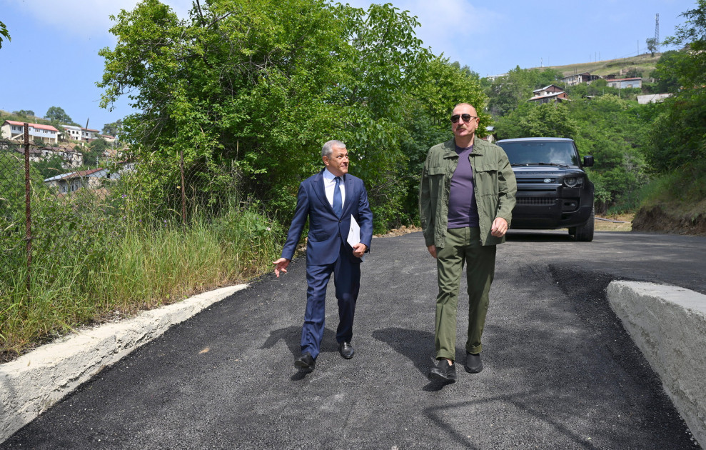 Prezident İlham Əliyev Şuşanın Kiçik Qaladərəsi kəndində görülən işlərlə tanış olub və kəndə qayıdan sakinlərlə görüşüb<font color=red> - FOTOLAR</font>
