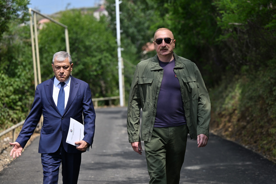 Prezident İlham Əliyev Şuşanın Kiçik Qaladərəsi kəndində görülən işlərlə tanış olub və kəndə qayıdan sakinlərlə görüşüb<font color=red> - FOTOLAR</font>