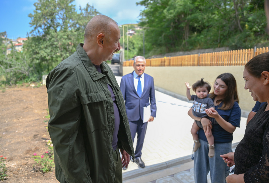 Prezident İlham Əliyev Şuşanın Kiçik Qaladərəsi kəndində görülən işlərlə tanış olub və kəndə qayıdan sakinlərlə görüşüb<font color=red> - FOTOLAR</font>