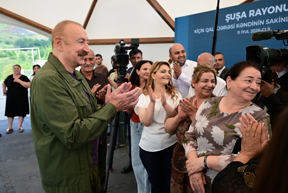 Prezident İlham Əliyev Şuşanın Kiçik Qaladərəsi kəndində görülən işlərlə tanış olub və kəndə qayıdan sakinlərlə görüşüb<font color=red> - FOTOLAR</font>