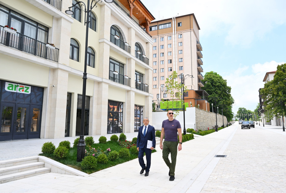 Şuşanın Qarabağ küçəsində dövlət-özəl tərəfdaşlığı çərçivəsində həyata keçirilmiş işlərlə tanışlıq<font color=red> - FOTOLAR</font>