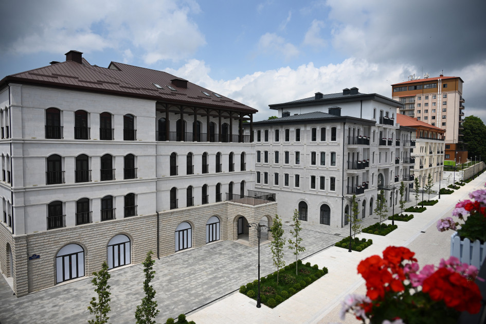 Şuşanın Qarabağ küçəsində dövlət-özəl tərəfdaşlığı çərçivəsində həyata keçirilmiş işlərlə tanışlıq<font color=red> - FOTOLAR</font>