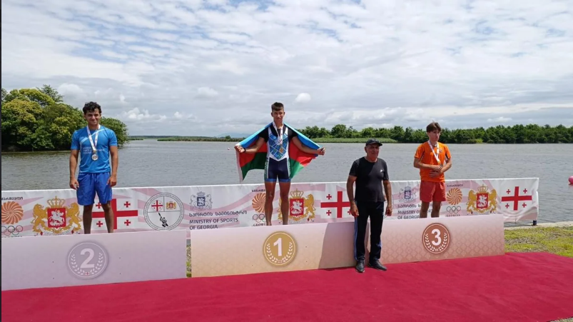 Azərbaycan avarçəkənləri Gürcüstandakı turnirdə 18 medal qazanıblar<font color=red> - FOTOLAR</font>