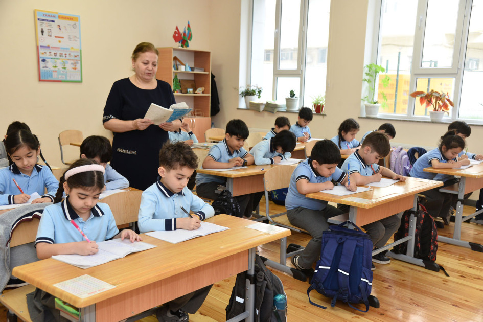 Paytaxtda I sinfə qəbul üçün 37 mindən çox sorğu yerləşdirilib<font color=red> - FOTOLAR</font>