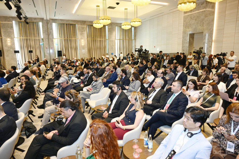 IV Şuşa Qlobal Media Forumu işini davam etdirir<font color=red> - FOTOLAR</font>