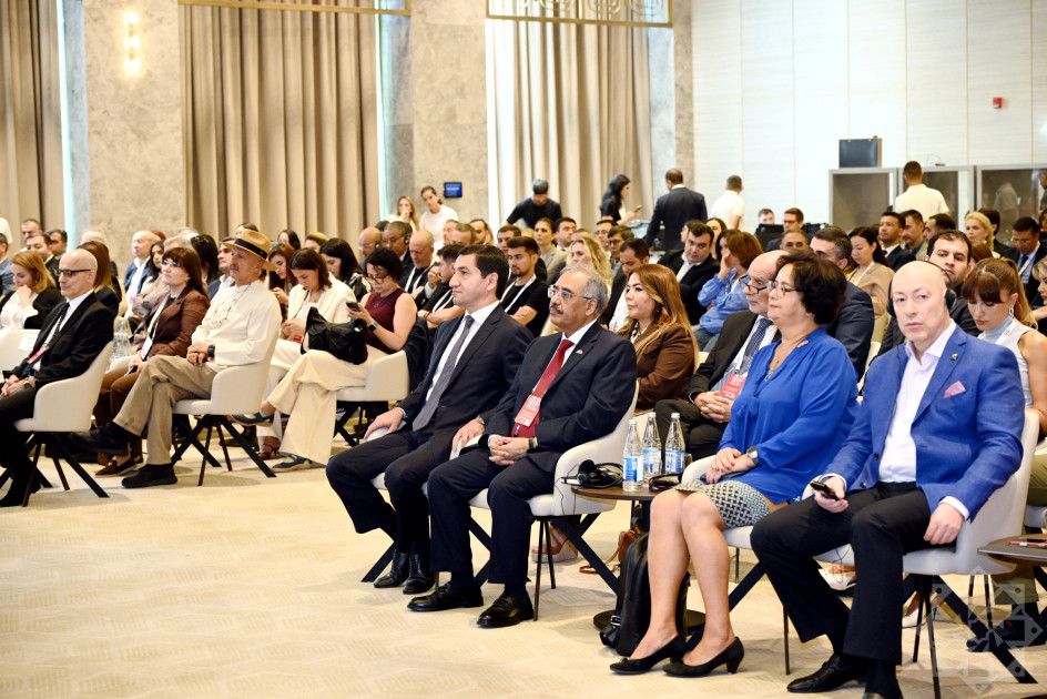 IV Şuşa Qlobal Media Forumu işini davam etdirir<font color=red> - FOTOLAR</font>
