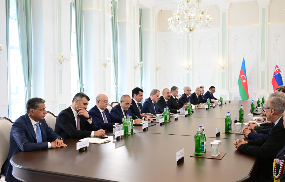 Prezident İlham Əliyevin Şuşada Slovakiya Prezidenti ilə geniş tərkibdə görüşü olub<font color='red'> - YENİLƏNİB</font><font color=red> - FOTOLAR</font>