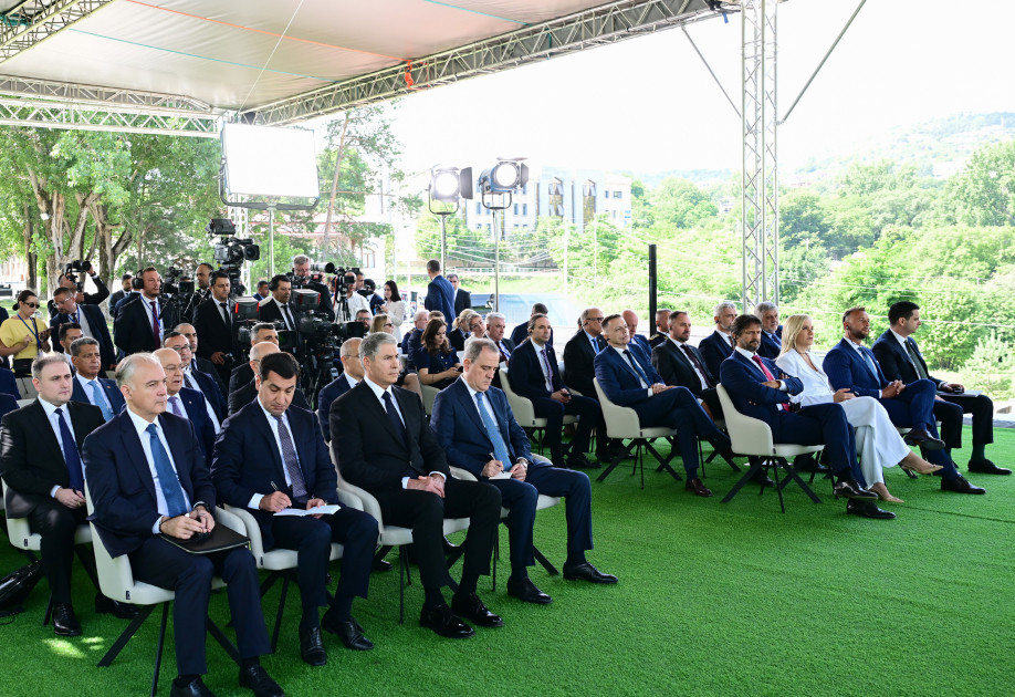 Azərbaycan və Slovakiya prezidentləri mətbuata bəyanatlarla çıxış ediblər<font color='red'> - YENİLƏNİB</font><font color=red> - FOTOLAR</font>