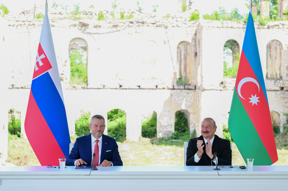 Azərbaycan və Slovakiya prezidentləri mətbuata bəyanatlarla çıxış ediblər<font color='red'> - YENİLƏNİB</font><font color=red> - FOTOLAR</font>