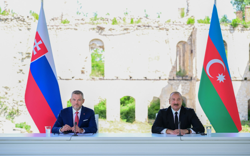 Azərbaycan və Slovakiya prezidentləri mətbuata bəyanatlarla çıxış ediblər<font color='red'> - YENİLƏNİB</font><font color=red> - FOTOLAR</font>