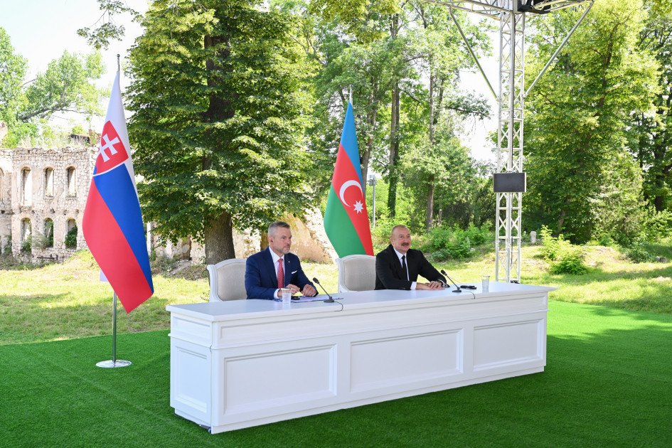 Azərbaycan və Slovakiya prezidentləri mətbuata bəyanatlarla çıxış ediblər<font color='red'> - YENİLƏNİB</font><font color=red> - FOTOLAR</font>