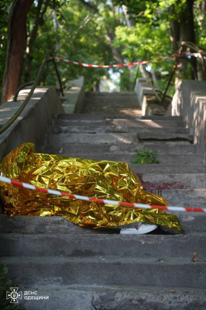 Rusiya ordusu Odessaya raket zərbəsi endirib: ölənlər və yaralananlar var<font color=red> - FOTOLAR</font>