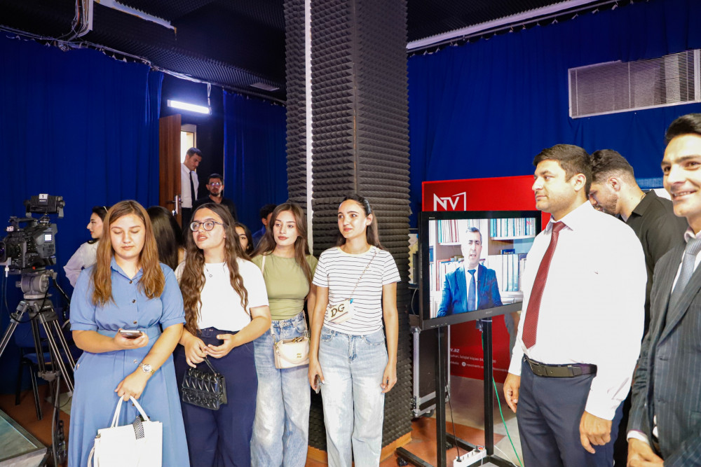 Naxçıvanda gənclərin media ilə bir günü – könüllülər Naxçıvan Teleradiosunda<font color=red> - FOTOLAR</font>