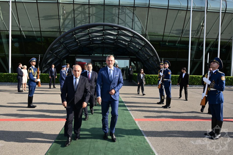 Slovakiya Prezidentinin Azərbaycana səfəri başa çatıb<font color=red> - FOTOLAR</font>