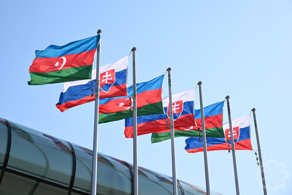Slovakiya Prezidentinin Azərbaycana səfəri başa çatıb<font color=red> - FOTOLAR</font>