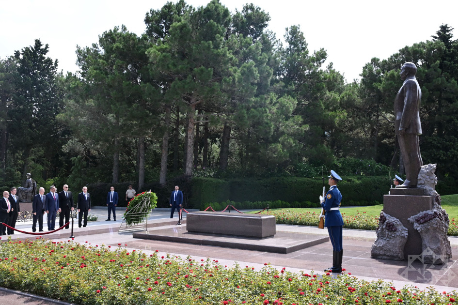 Fələstin dövlətinin Baş naziri Fəxri xiyabanı ziyarət edib<font color=red> - FOTOLAR</font>