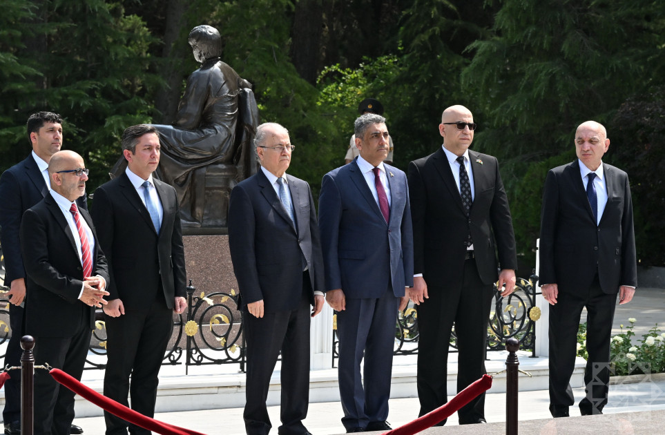 Fələstin dövlətinin Baş naziri Fəxri xiyabanı ziyarət edib<font color=red> - FOTOLAR</font>