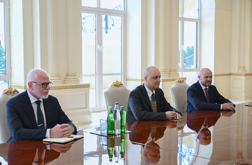 Prezident İlham Əliyev “John Deere” şirkətinin nümayəndə heyətini qəbul edib<font color=red> - FOTOLAR</font>