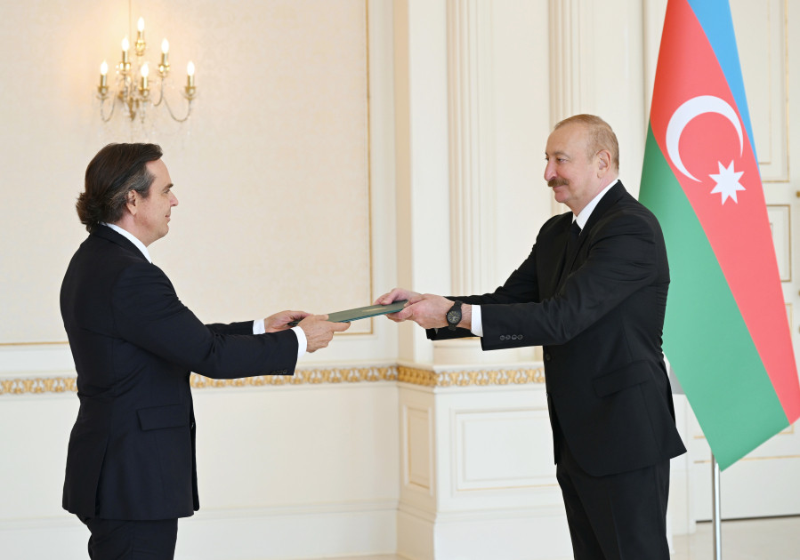 Prezident İlham Əliyev Braziliyanın Azərbaycanda yeni təyin olunmuş səfirinin etimadnaməsini qəbul edib<font color=red> - FOTOLAR</font>
