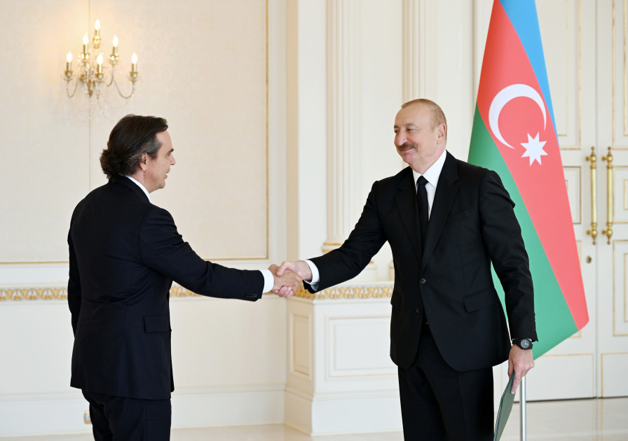 Prezident İlham Əliyev Braziliyanın Azərbaycanda yeni təyin olunmuş səfirinin etimadnaməsini qəbul edib<font color=red> - FOTOLAR</font>