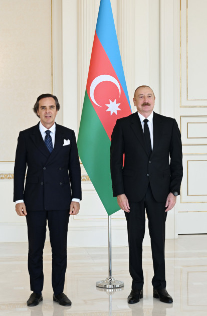 Prezident İlham Əliyev Braziliyanın Azərbaycanda yeni təyin olunmuş səfirinin etimadnaməsini qəbul edib<font color=red> - FOTOLAR</font>