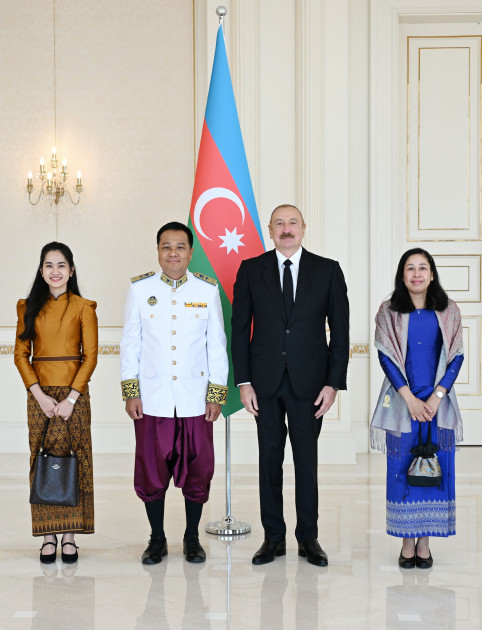 Prezident İlham Əliyev Kambocanın Azərbaycanda yeni təyin olunmuş səfirinin etimadnaməsini qəbul edib<font color=red> - FOTOLAR</font>