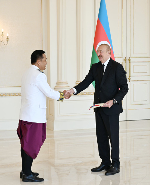 Prezident İlham Əliyev Kambocanın Azərbaycanda yeni təyin olunmuş səfirinin etimadnaməsini qəbul edib<font color=red> - FOTOLAR</font>