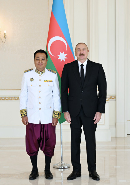 Prezident İlham Əliyev Kambocanın Azərbaycanda yeni təyin olunmuş səfirinin etimadnaməsini qəbul edib<font color=red> - FOTOLAR</font>