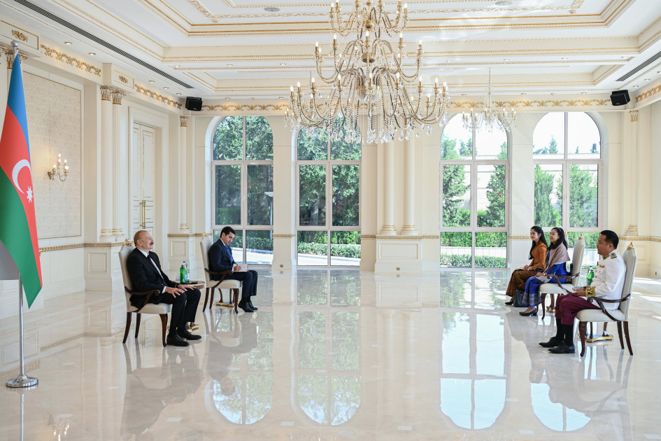 Prezident İlham Əliyev Kambocanın Azərbaycanda yeni təyin olunmuş səfirinin etimadnaməsini qəbul edib<font color=red> - FOTOLAR</font>
