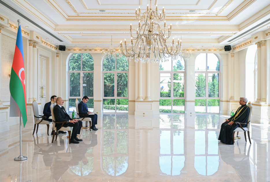 Prezident İlham Əliyev Omanın Azərbaycanda yeni təyin olunmuş səfirinin etimadnaməsini qəbul edib<font color=red> - FOTOLAR</font>