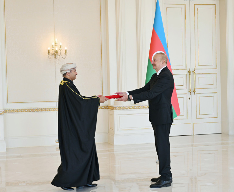 Prezident İlham Əliyev Omanın Azərbaycanda yeni təyin olunmuş səfirinin etimadnaməsini qəbul edib<font color=red> - FOTOLAR</font>
